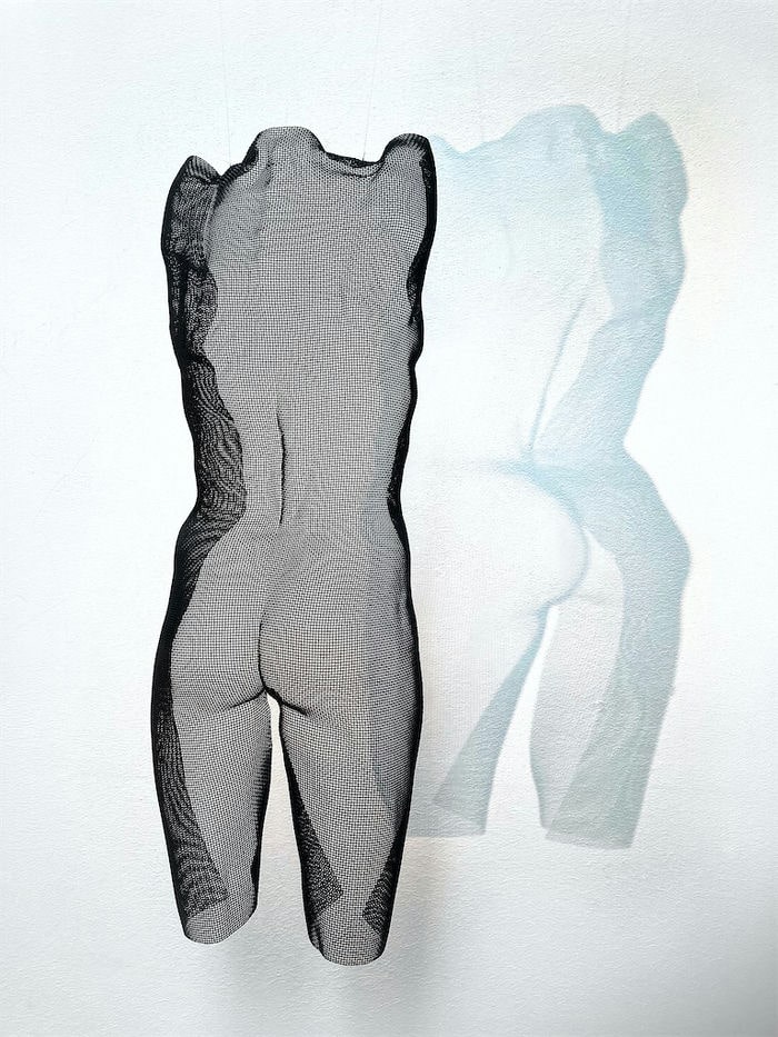 A female back as a contemporary sculpture - unique wire-art by David Begbie