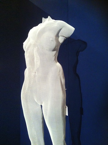 white girl sculpture made of wire-mesh by sculptor David Begbie 