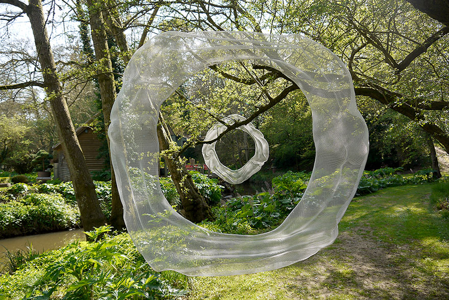abstract garden mesh sculpture with figurative details by sculptor David Begbie
