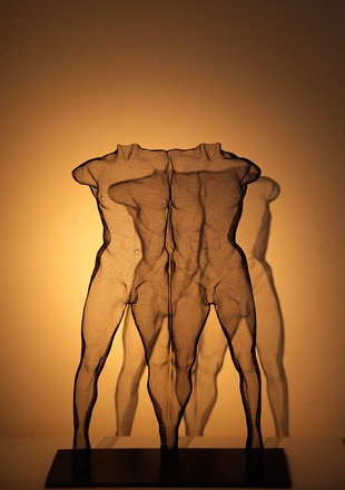 mesh sculpture of a nude couple by David Begbie