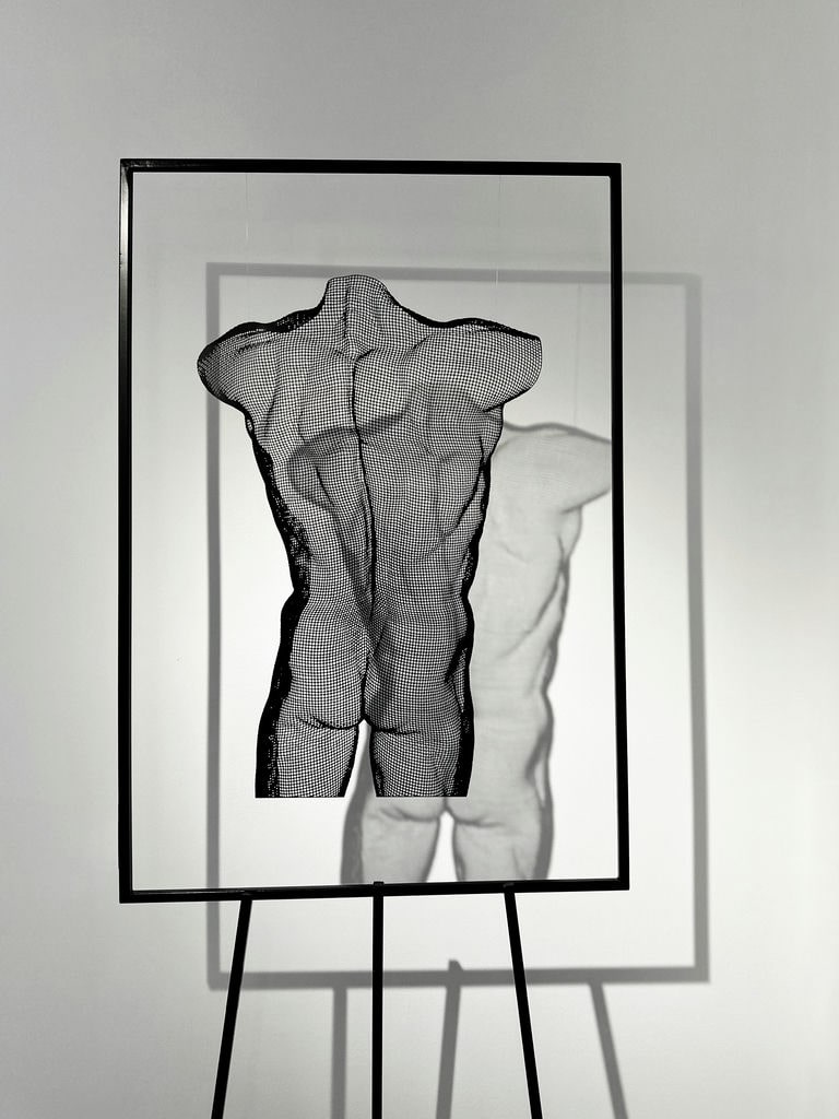 Gefen-VENIS-Sculpture-frame-easel-7077-s.jpg