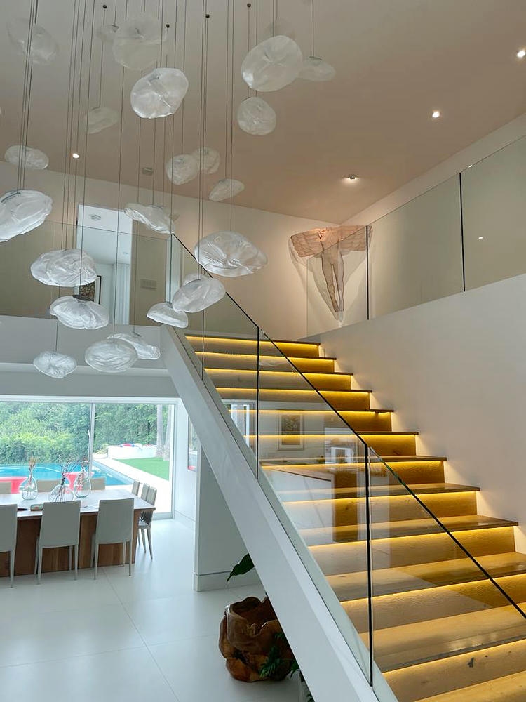 stairway-angel-sculpture-David_Begbie-in-situ-s.jpg
