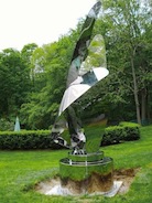 installing large gardensculpture